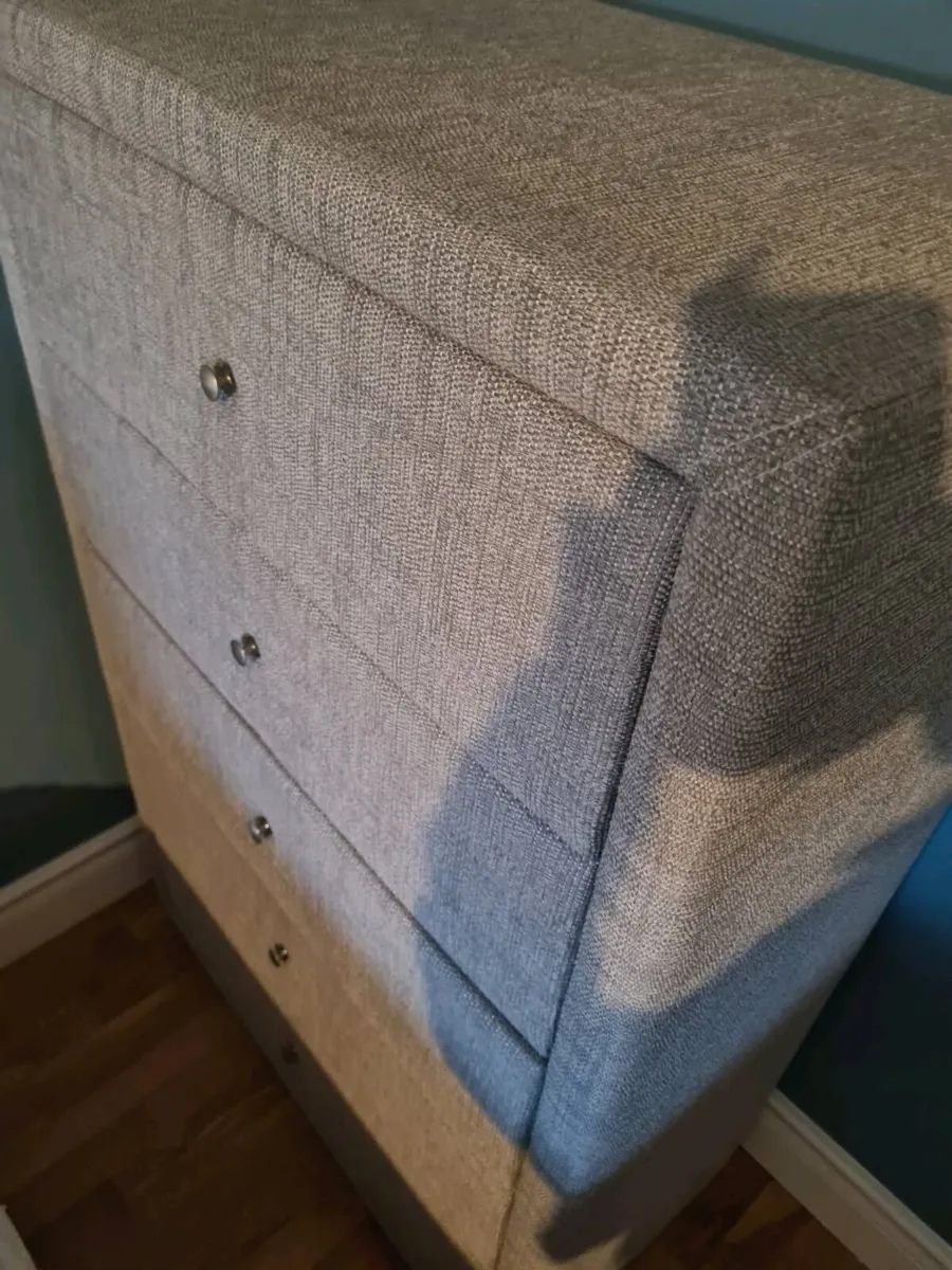 2 x 5 drawer bedroom chest of drawers - Image 1