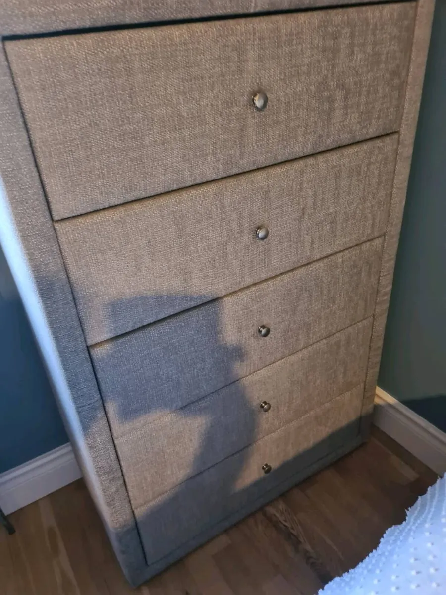 2 x 5 drawer bedroom chest of drawers - Image 3