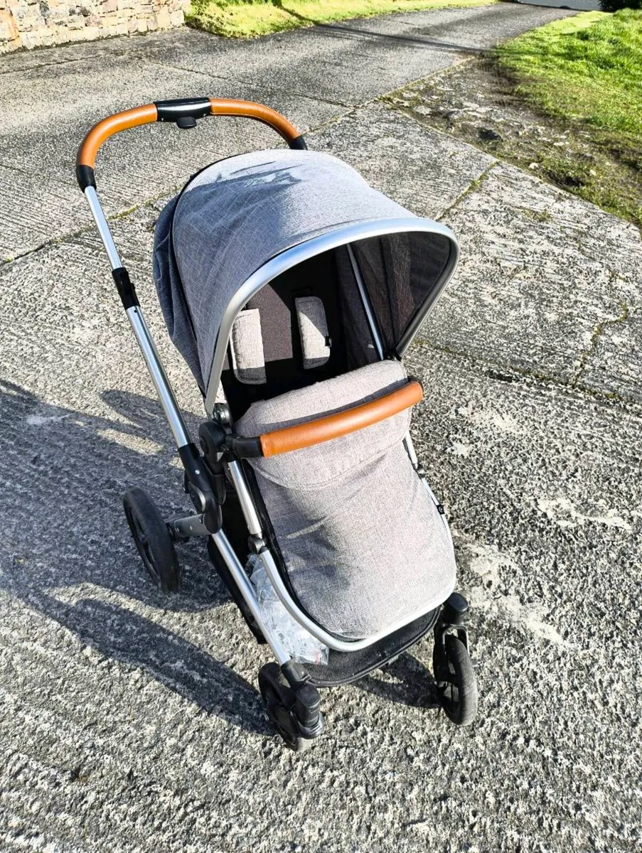 Vogue pram - Image 2
