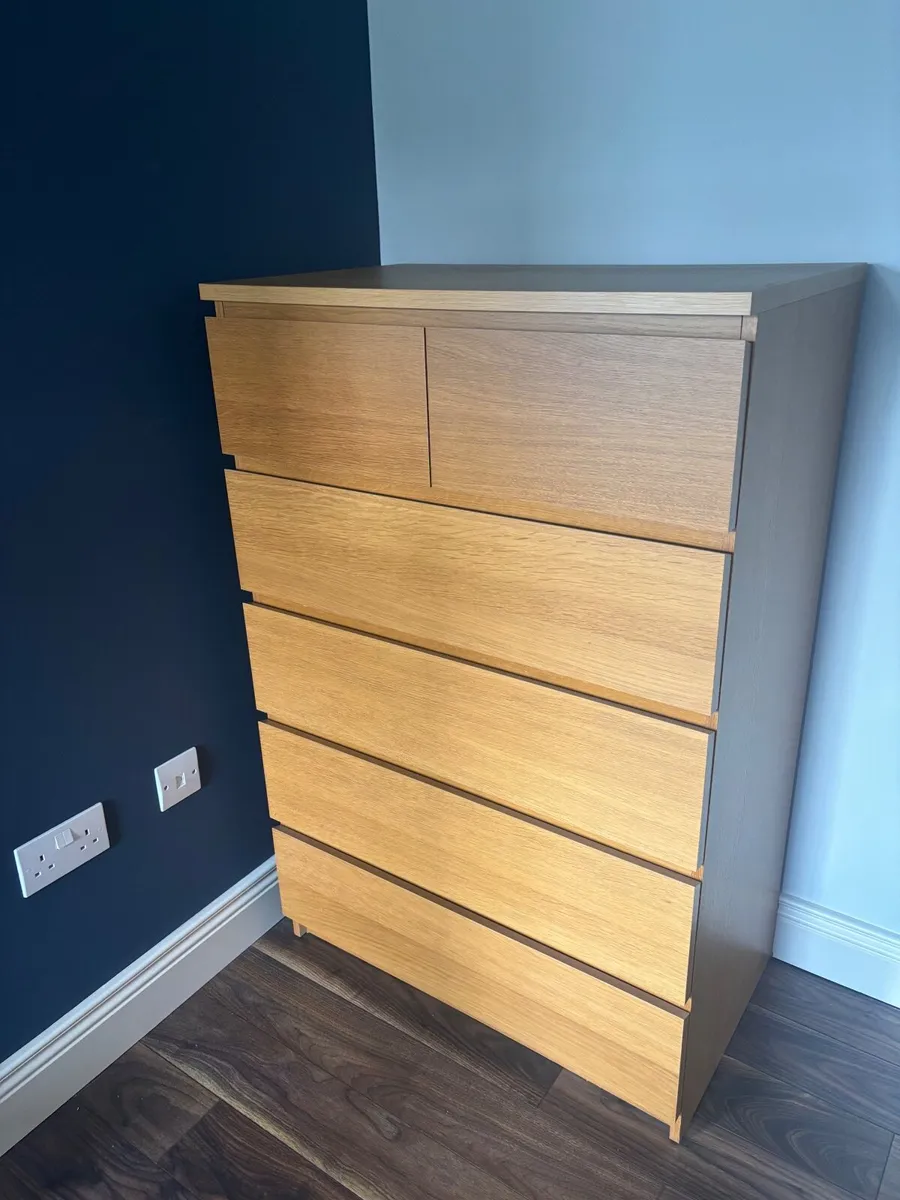 Chest of drawers