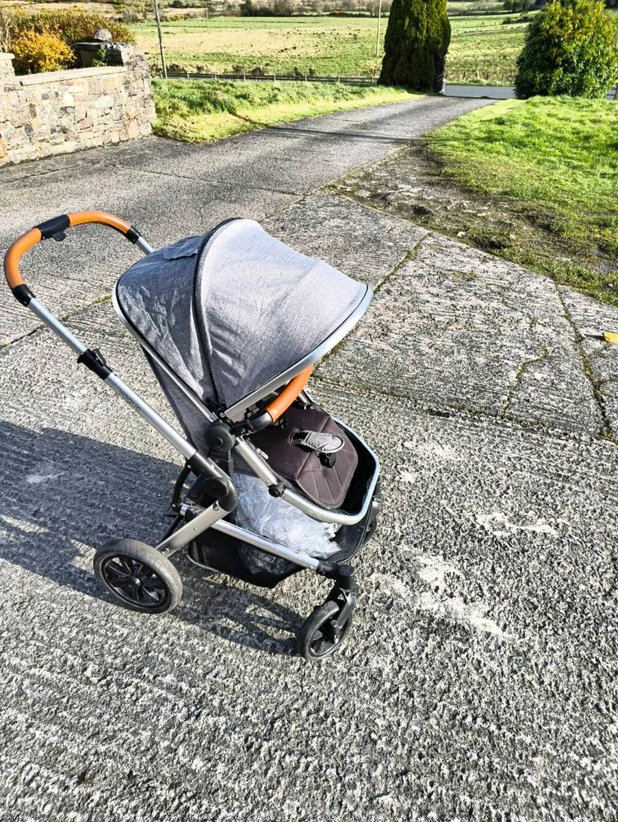 Vogue pram - Image 3