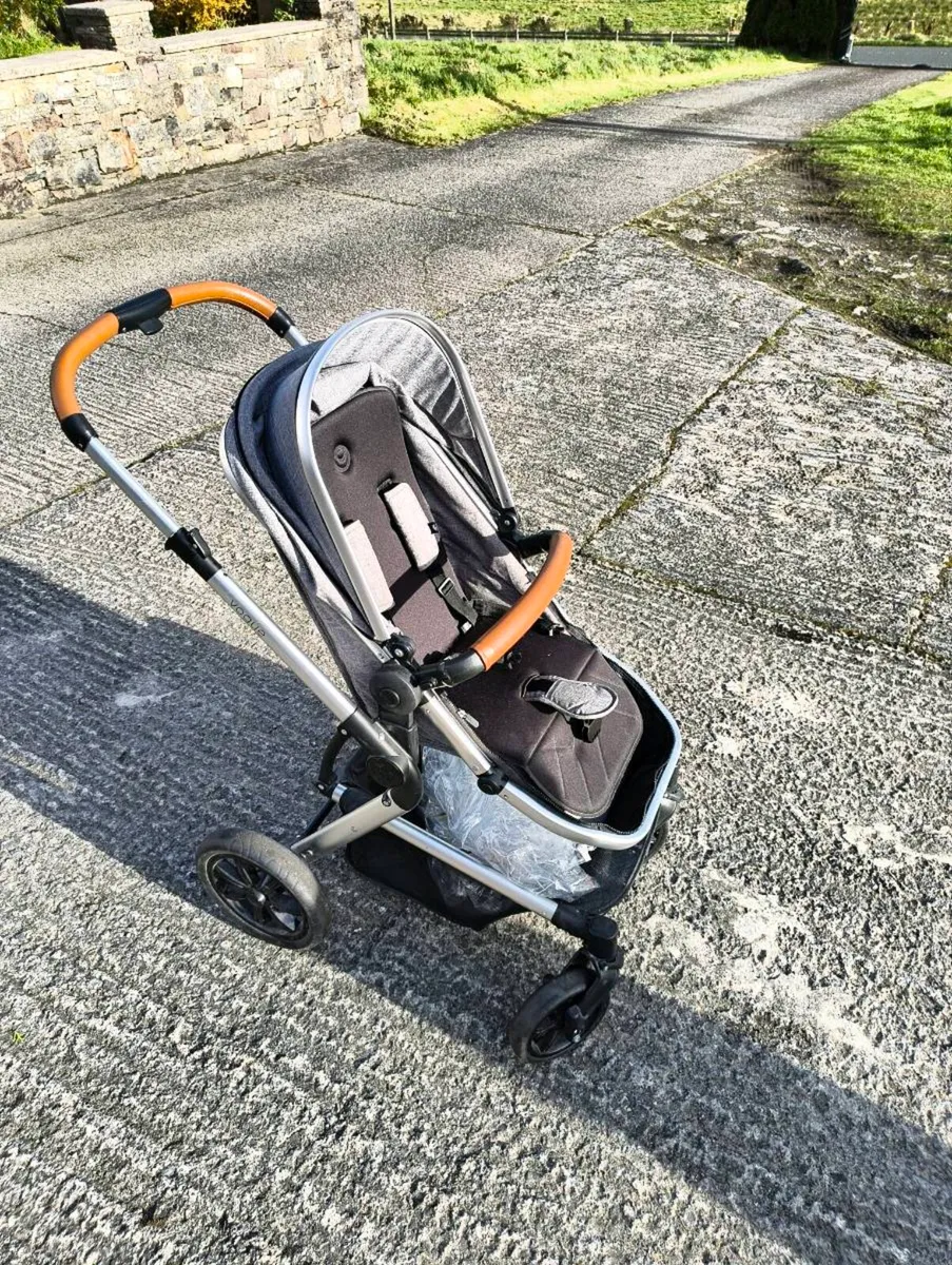 Vogue pram - Image 4
