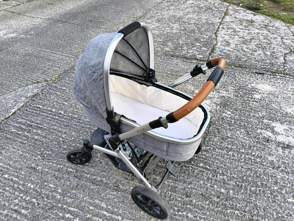 Vogue pram - Image 1