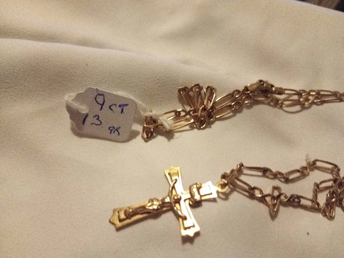 9ct 24 inch chain and cross - Image 1