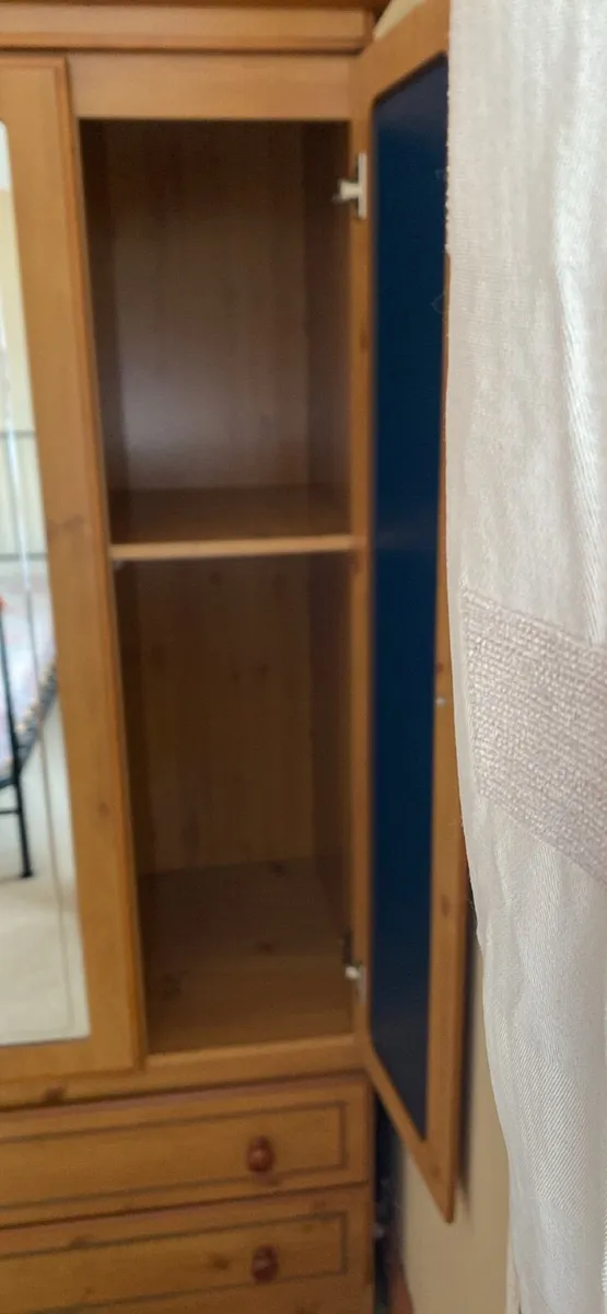 Double weardrobe - Image 3