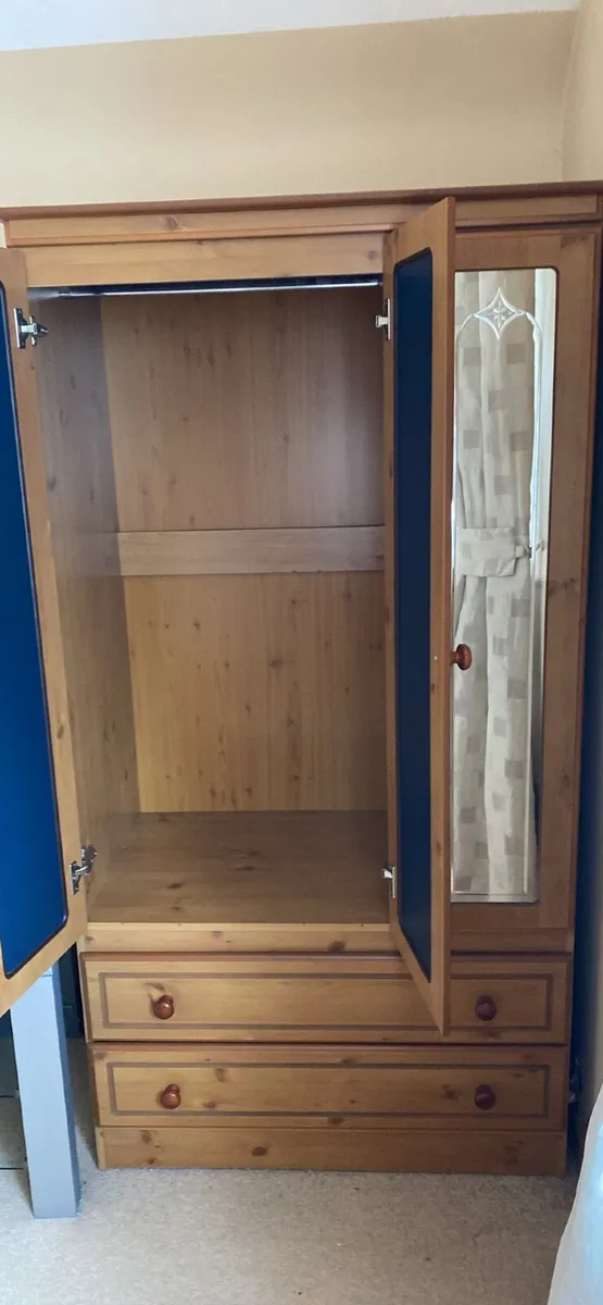 Double weardrobe - Image 4