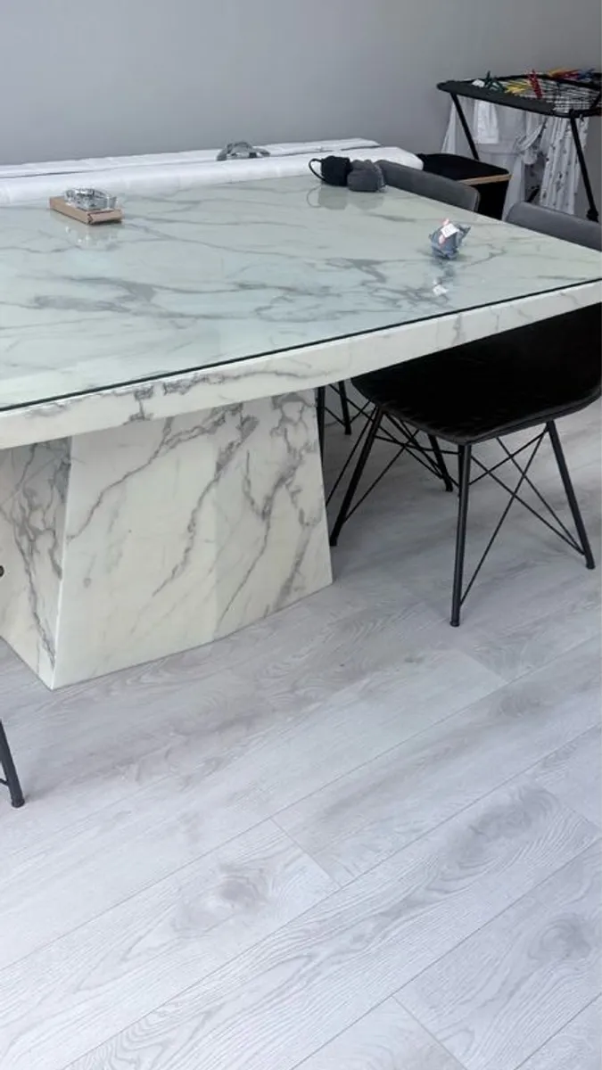 marble kitchen table - Image 1