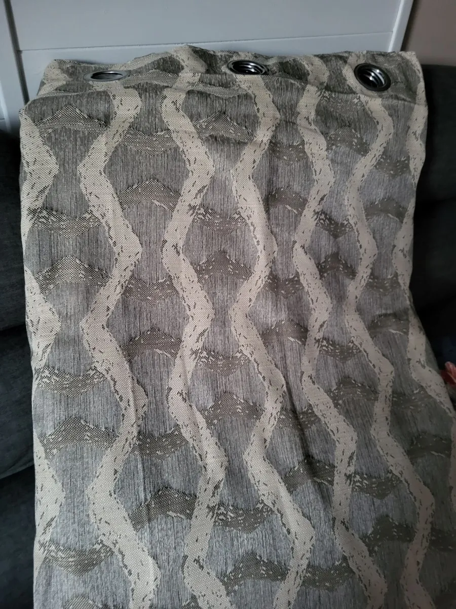 Curtains - Image 3