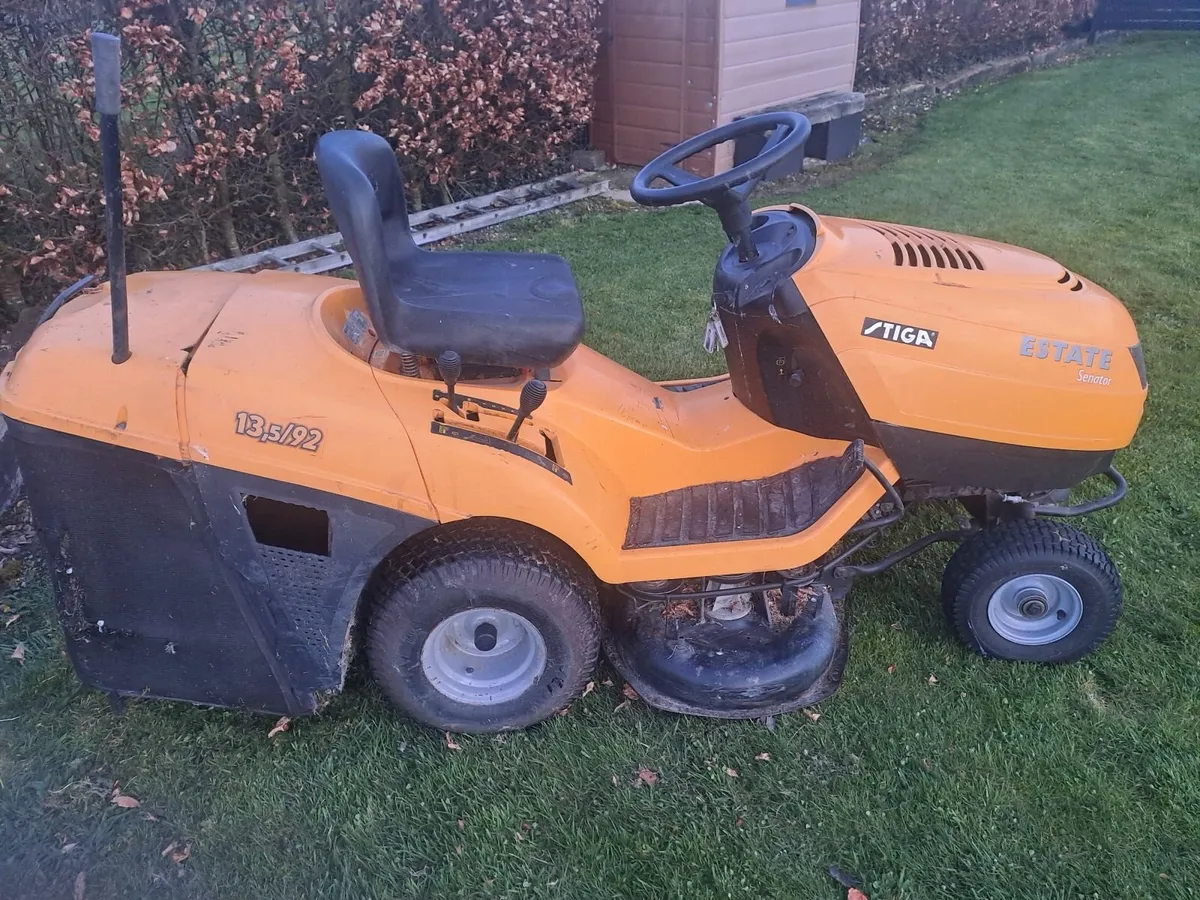 Ride On Lawnmower - Image 1