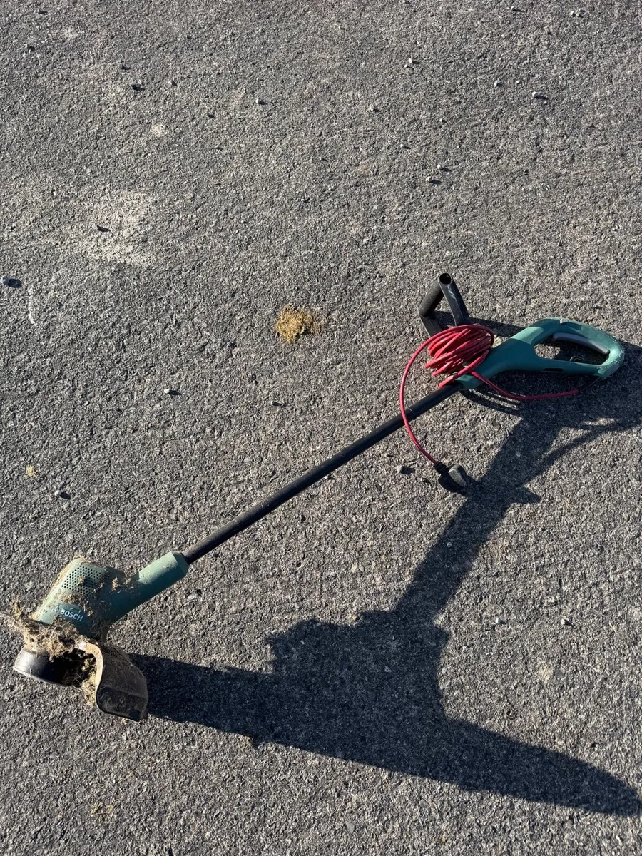 Bosch electric trimmer - Image 1
