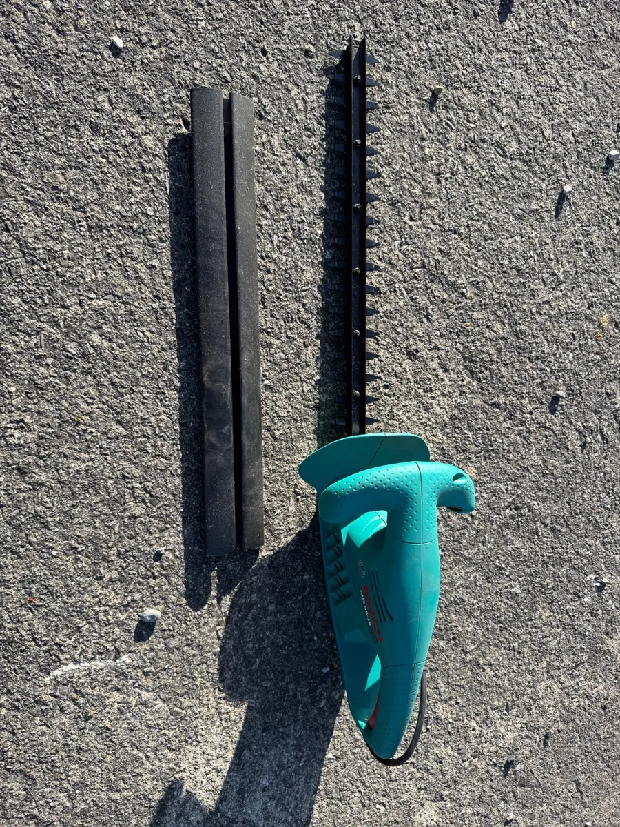 Bosch electric hedge trimmer - Image 2