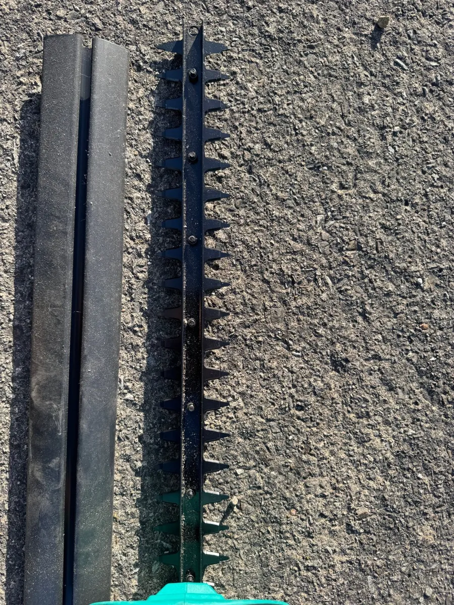 Bosch electric hedge trimmer - Image 3