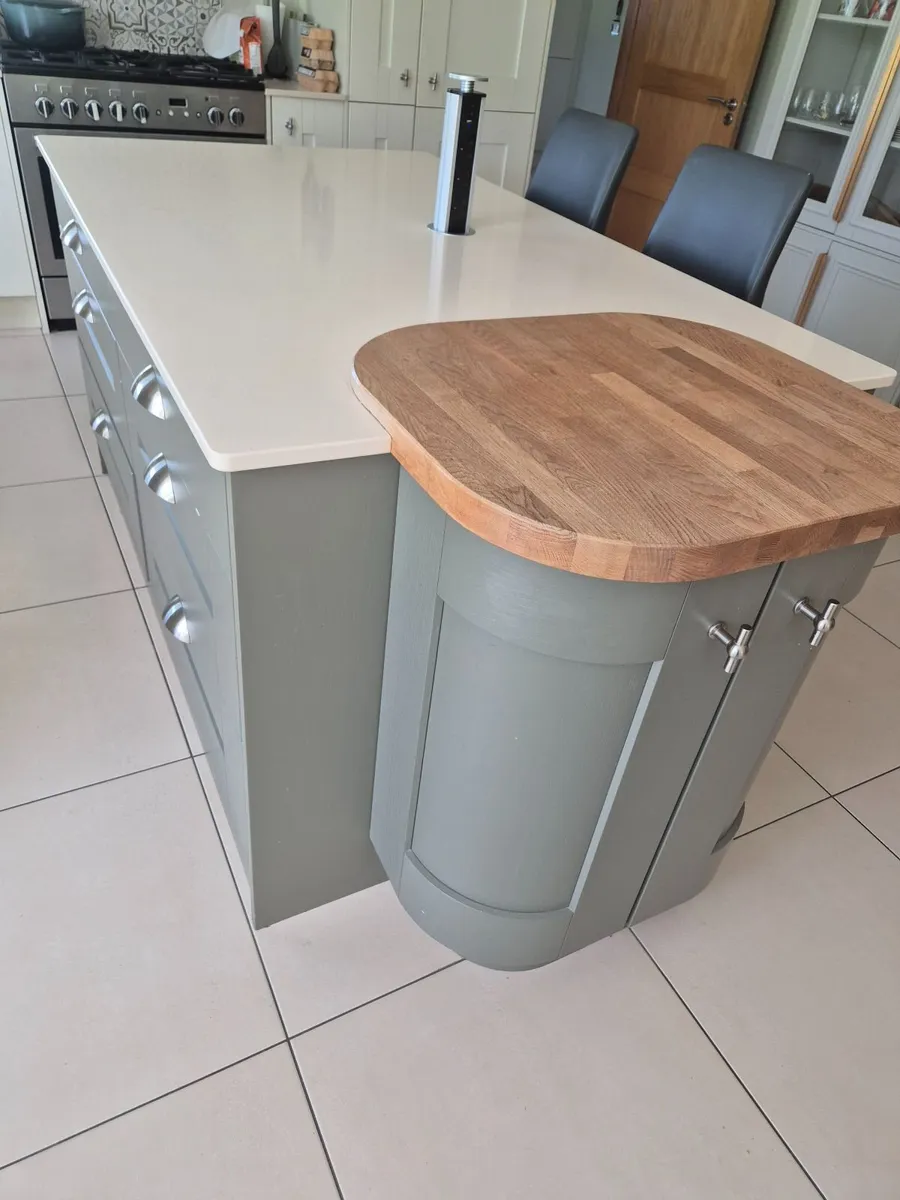 Kitchen island - Image 2