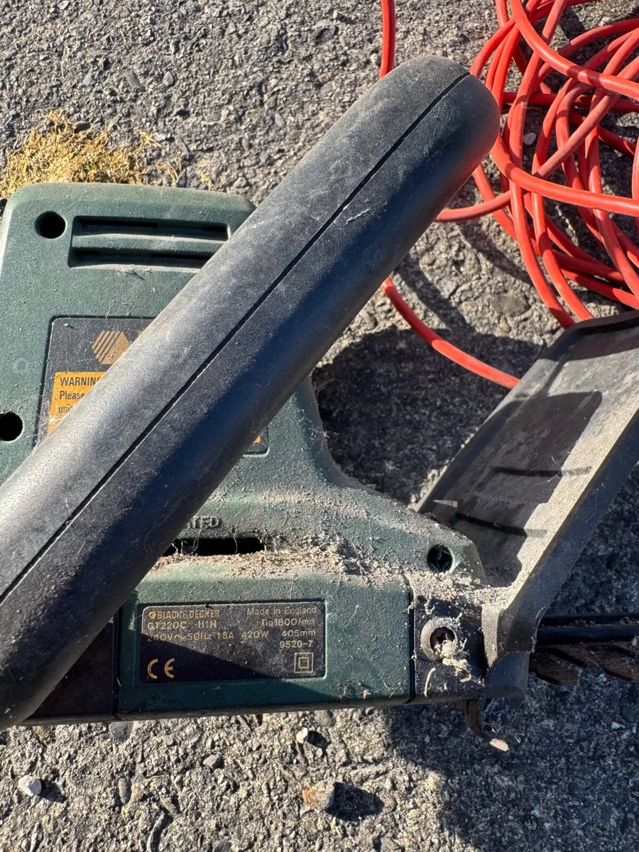 Black & Decker Electric Hedge trimmer - Image 2