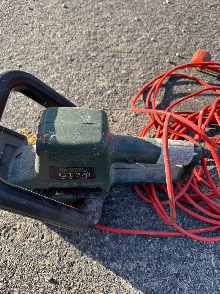 Black & Decker Electric Hedge trimmer - Image 1