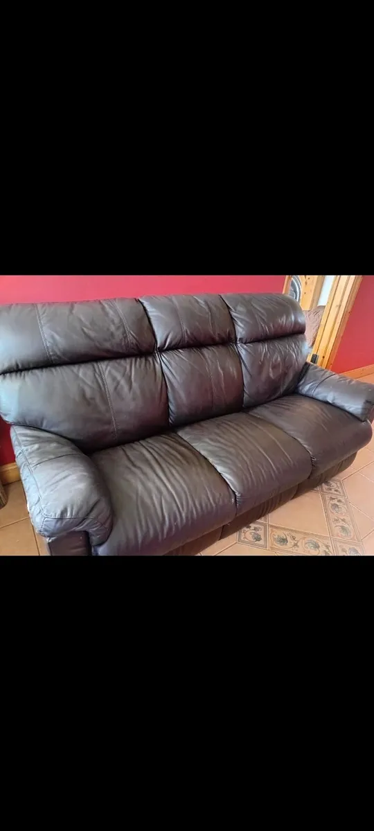 3 seater brown leather sofa - Image 1