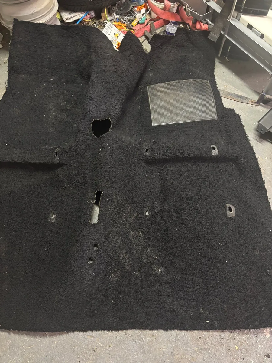 Mk2 escort rs/mexico rubber boot spoiler & carpet - Image 1