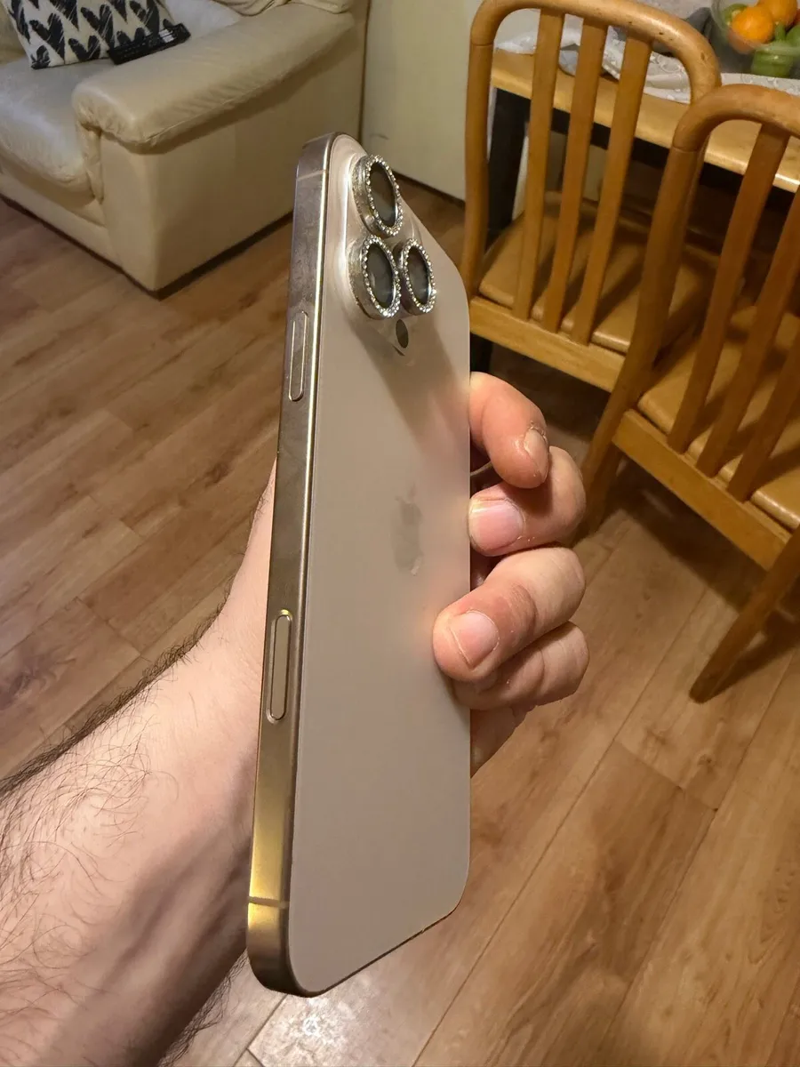 iPhone 16 Pro Max - Image 4