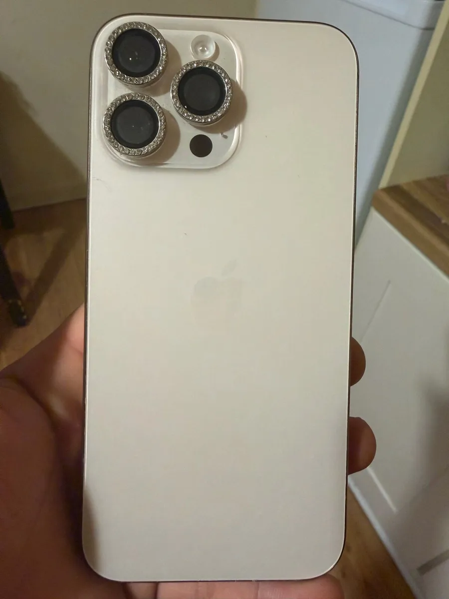 iPhone 16 Pro Max - Image 3