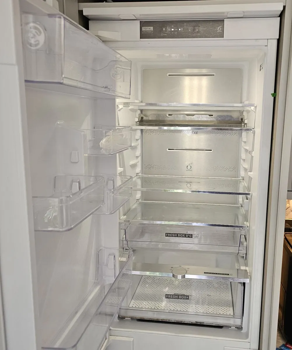 Whirlpool integrated fridge and freezer - Image 2