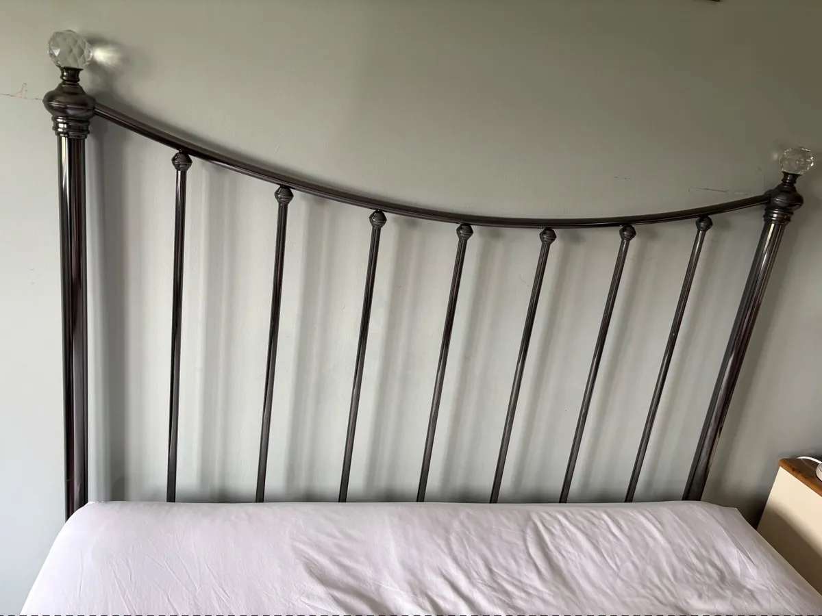 Curtains & pole bed head - Image 3