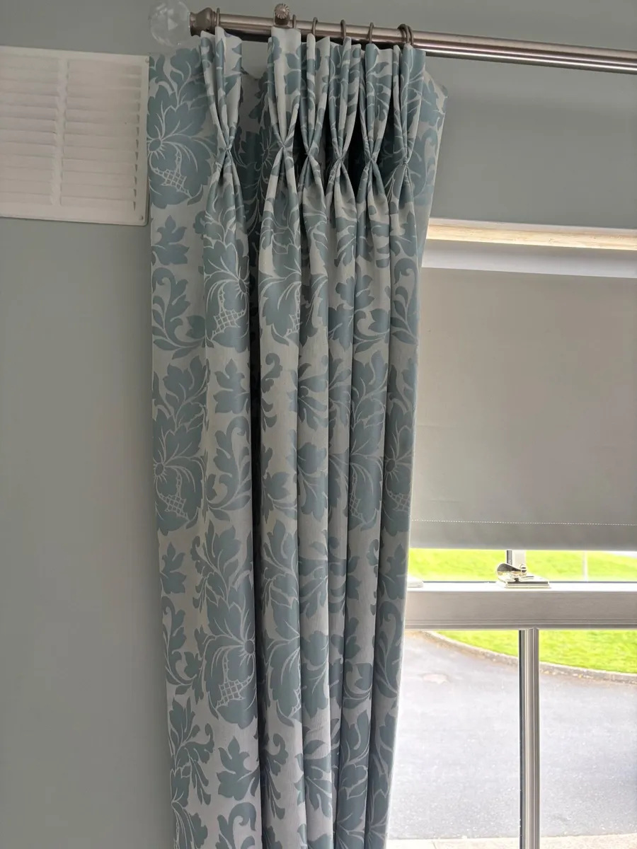 Curtains & pole bed head - Image 4