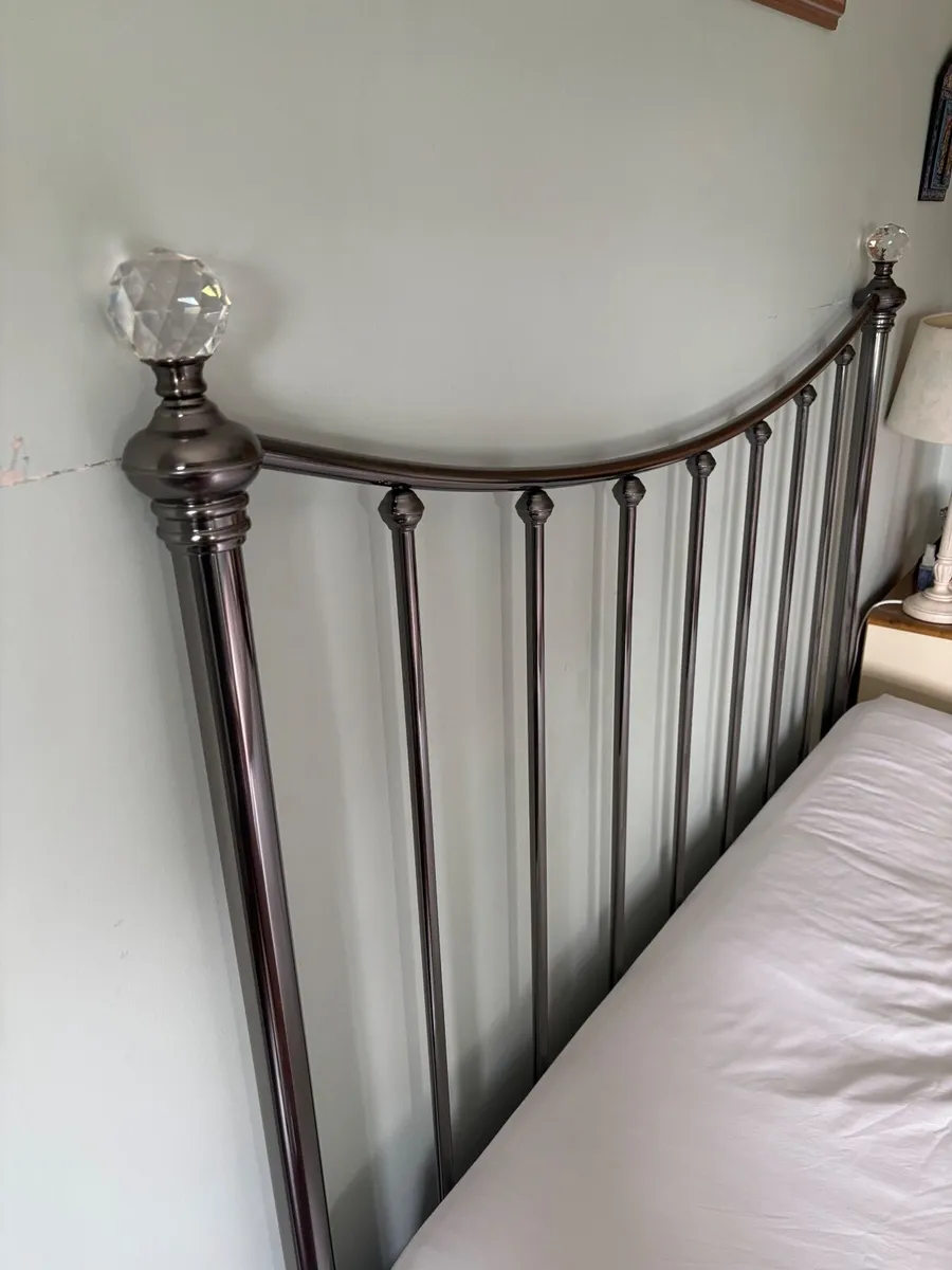 Curtains & pole bed head - Image 1