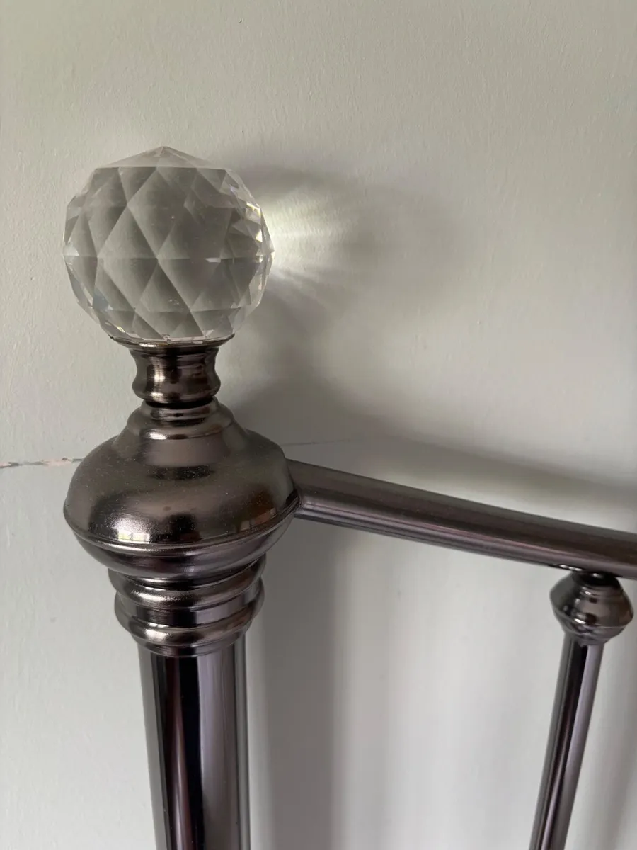 Curtains & pole bed head - Image 2