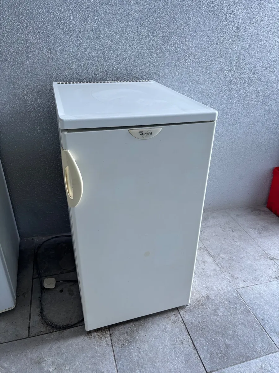 Fridge under counter - Image 1