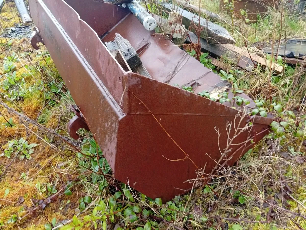 6 ft bucket - Image 1