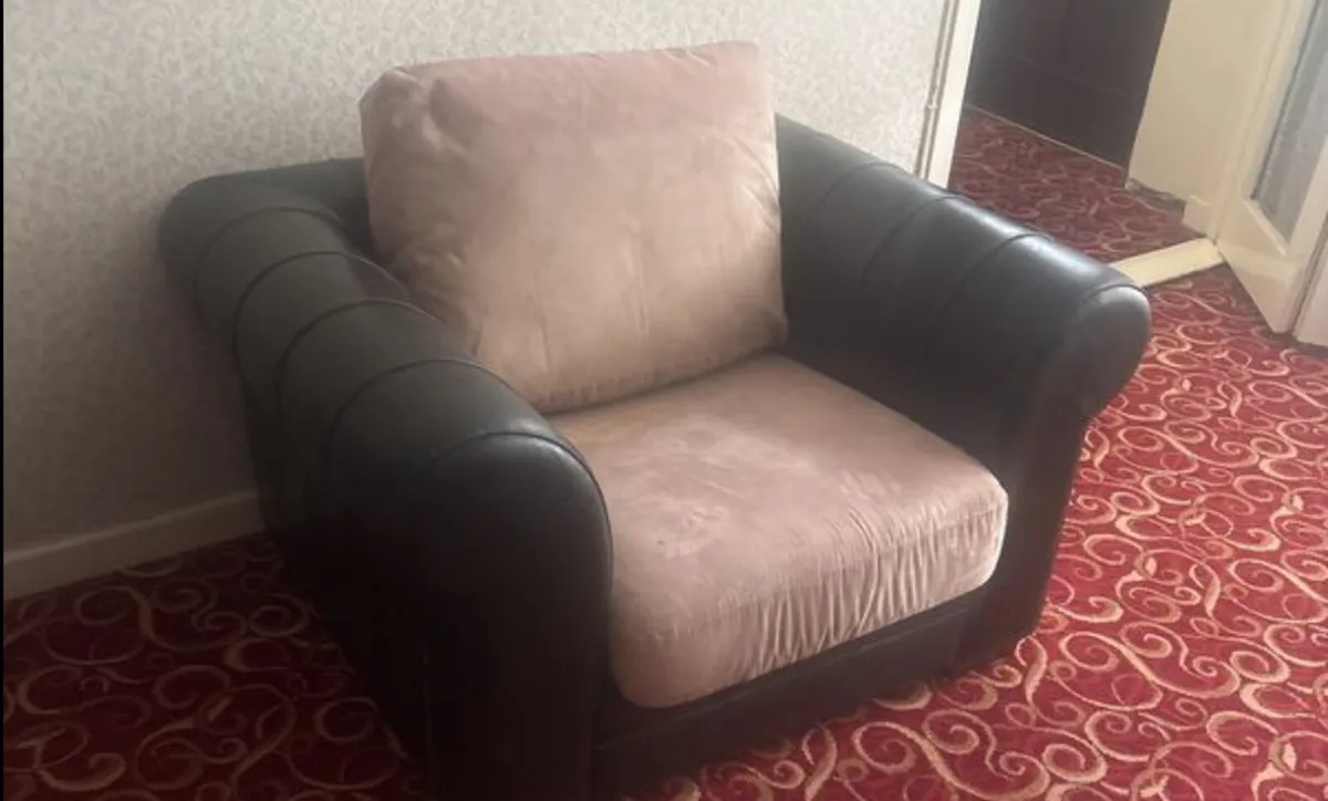 Free arm chair - Image 3