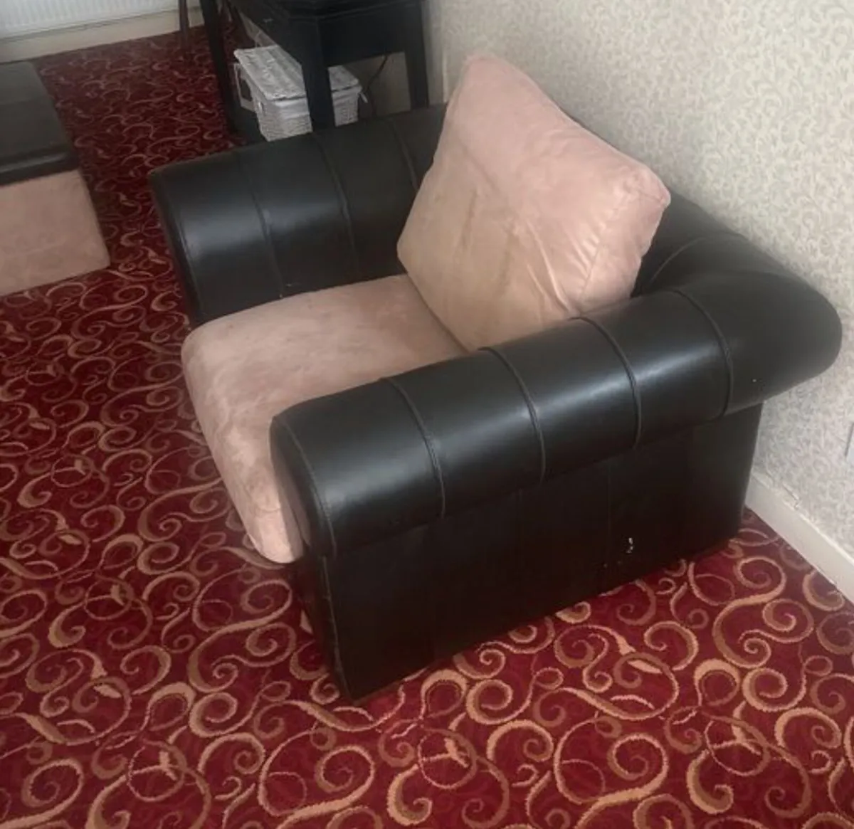 Free arm chair - Image 2
