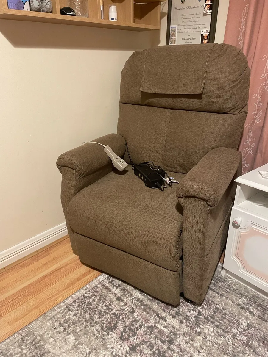 Mobility Electric Armchair - Image 3