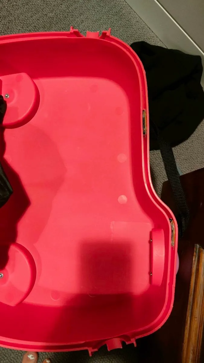 Pink pig suitcase - Image 3