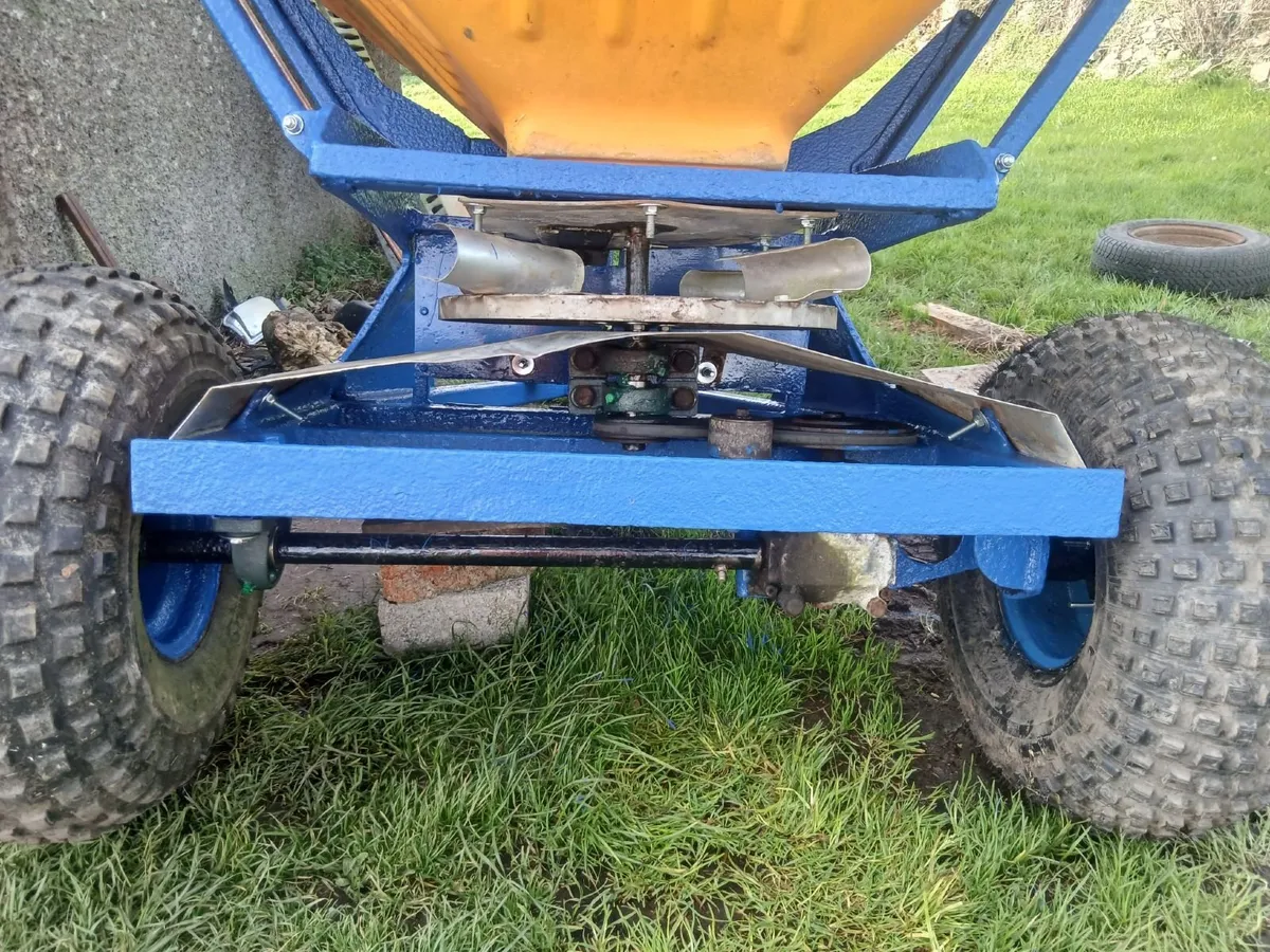 Fertiliser spreader - Image 2