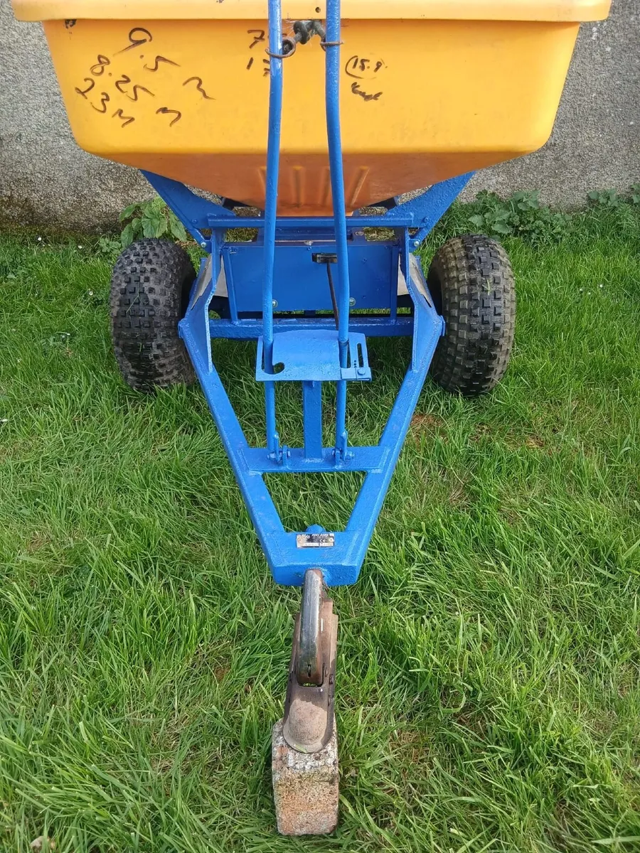 Fertiliser spreader - Image 4