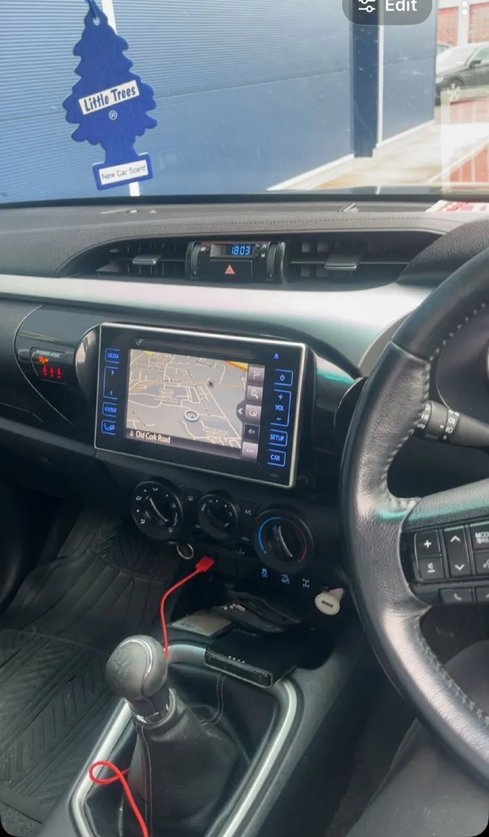 Toyota Hilux 2018 - Image 2