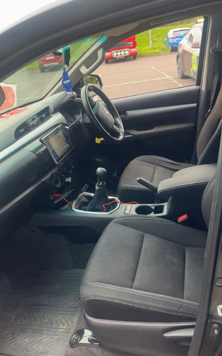 Toyota Hilux 2018 - Image 4