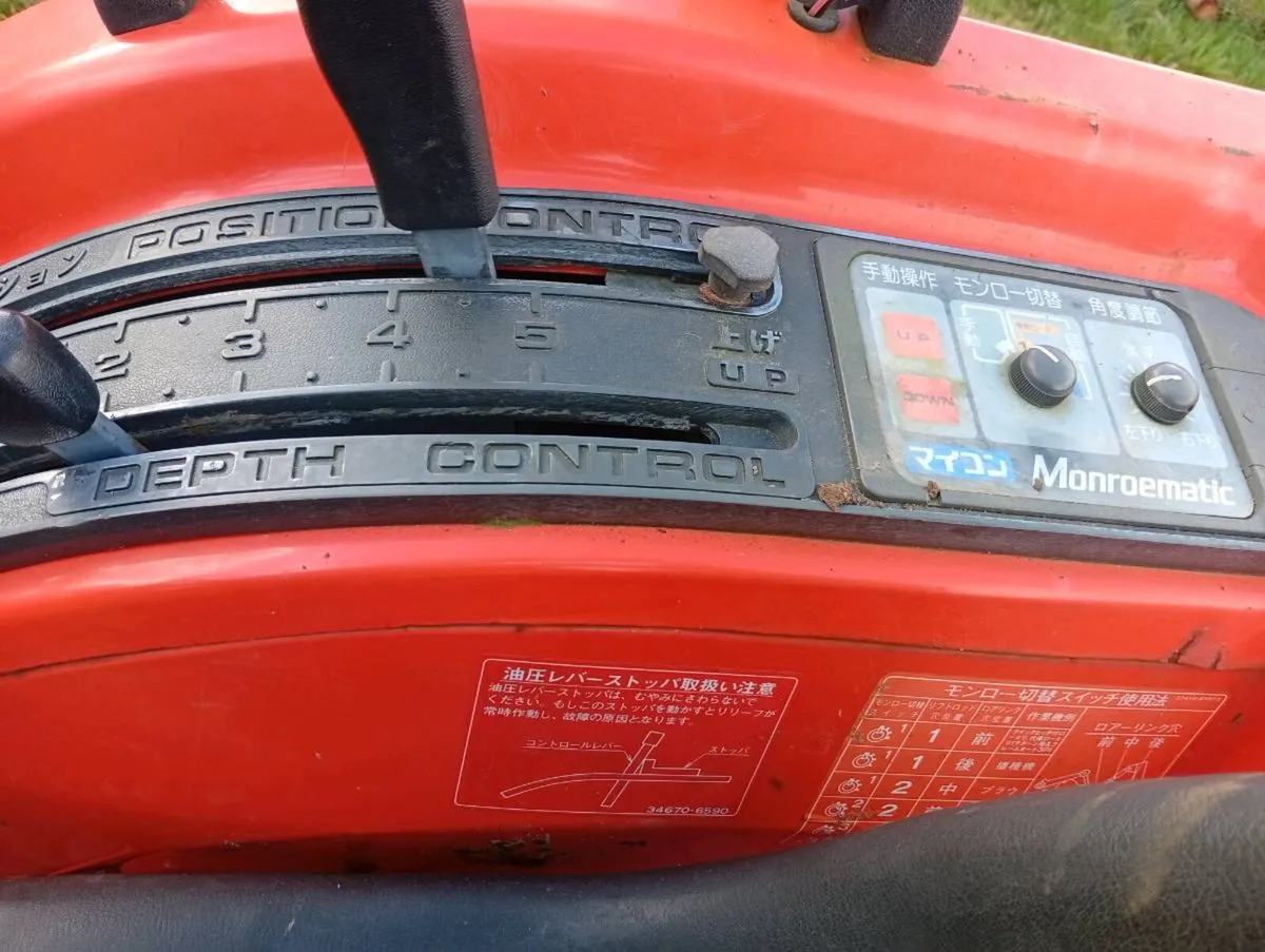 Kubota compact tractor - Image 3