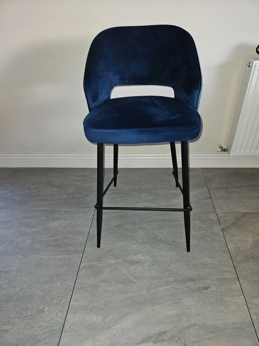 3 Royal Blue Breakfast Stools . Like New. - Image 2