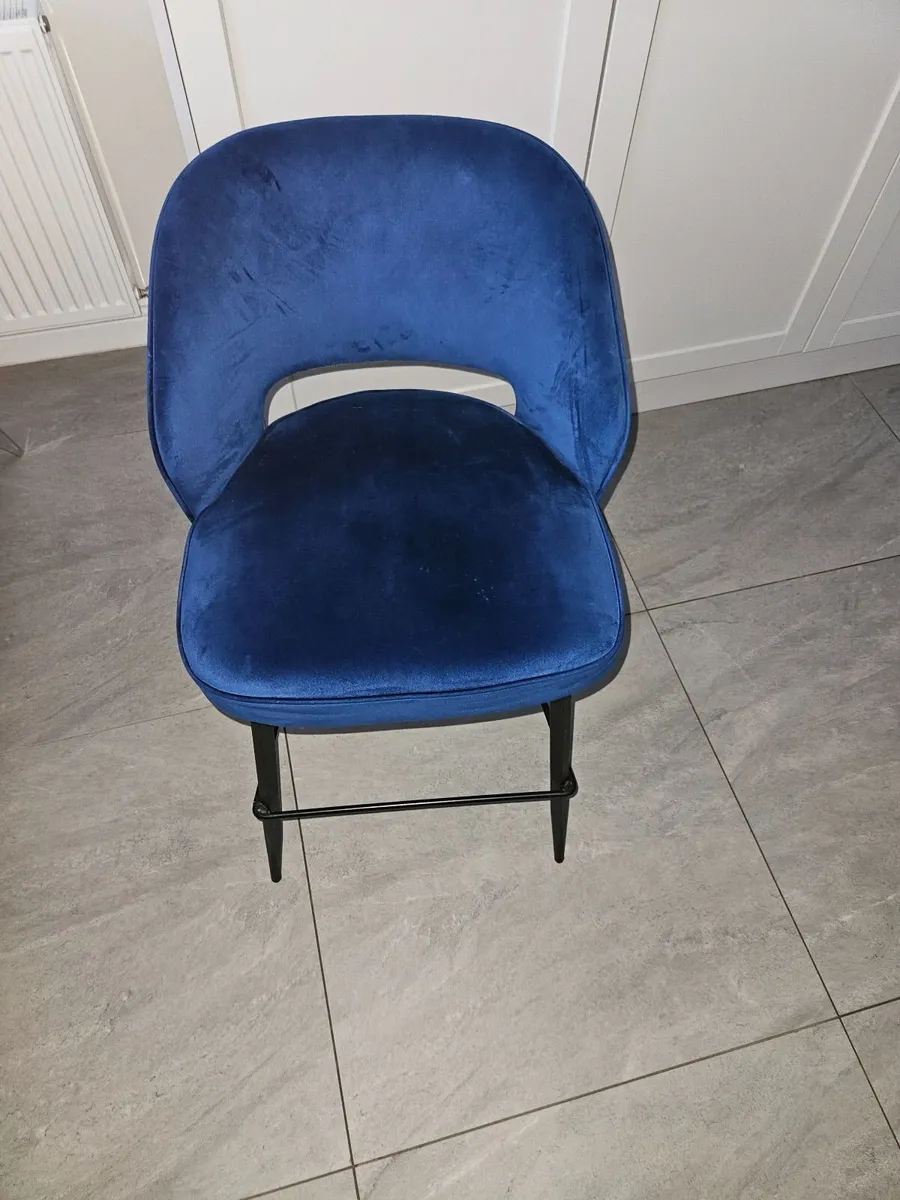 3 Royal Blue Breakfast Stools . Like New. - Image 3