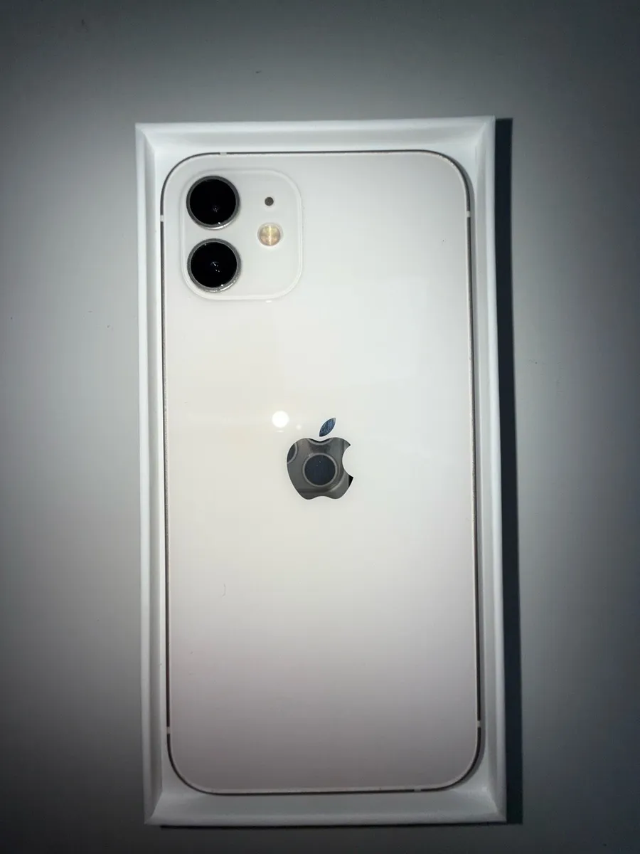 iPhone 12 - Image 2