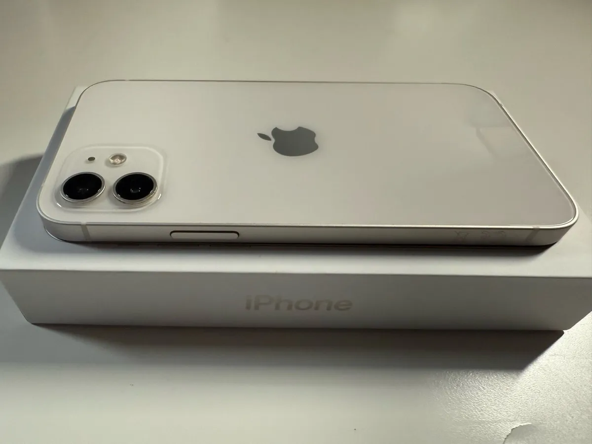 iPhone 12 - Image 4