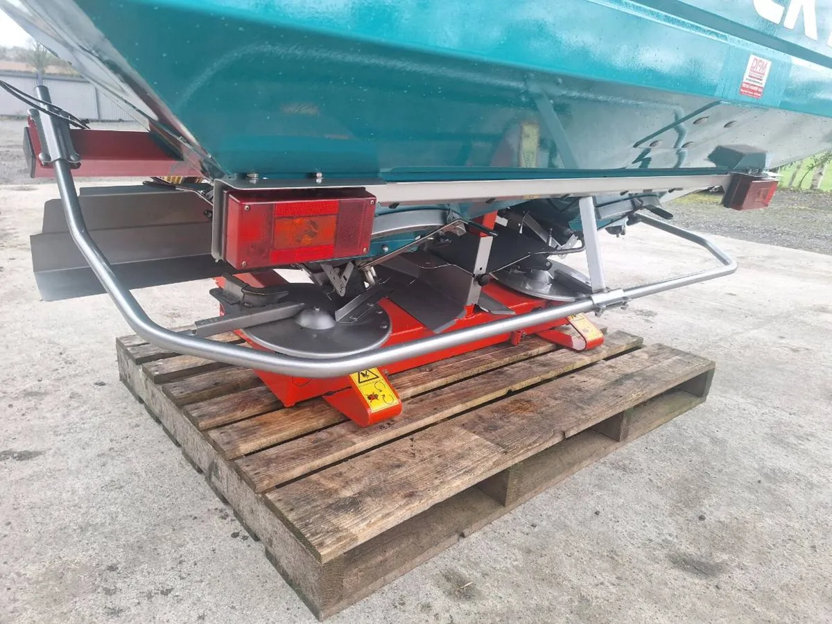 Sulky Fertilizer Spreader - Image 3