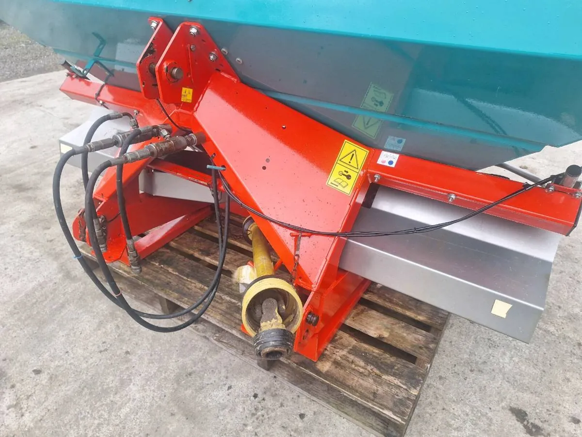 Sulky Fertilizer Spreader - Image 4