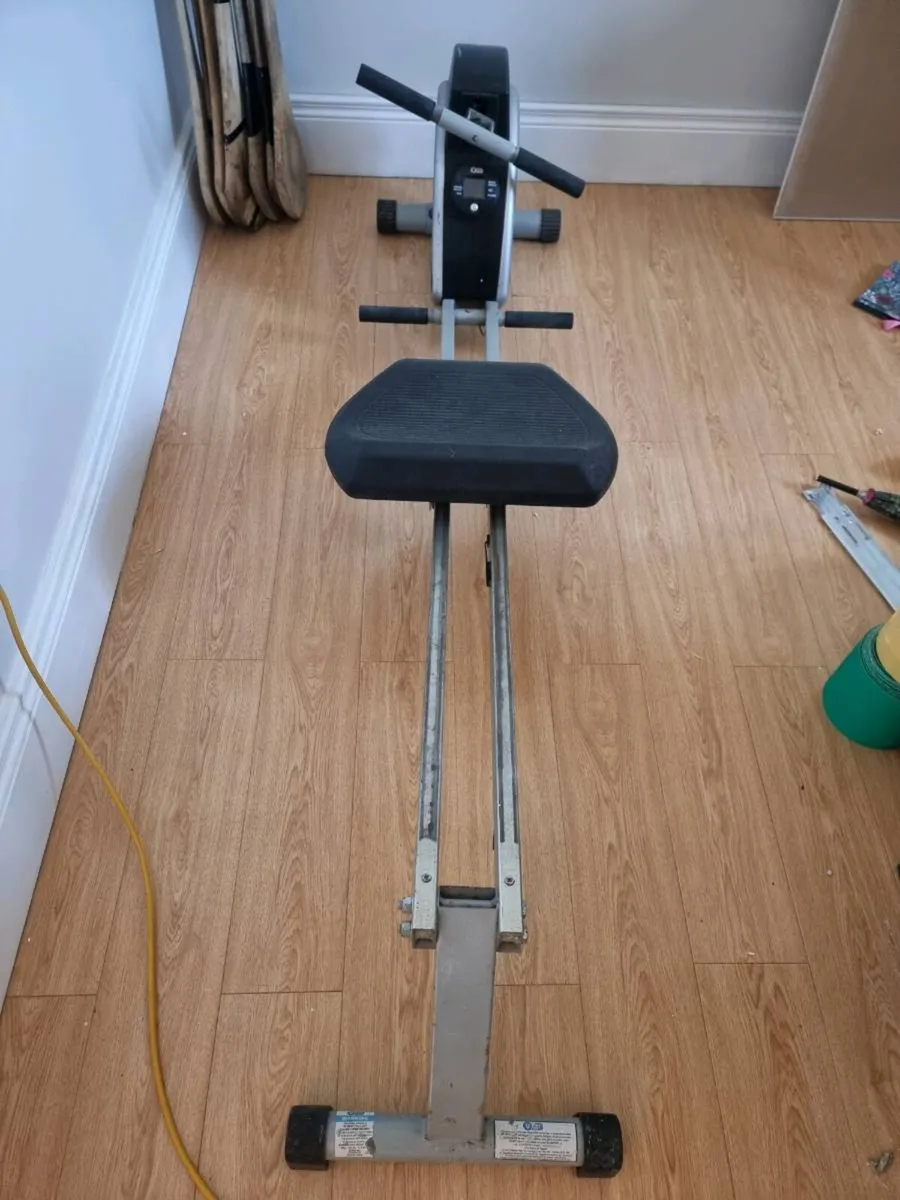 V Fit rowing machine