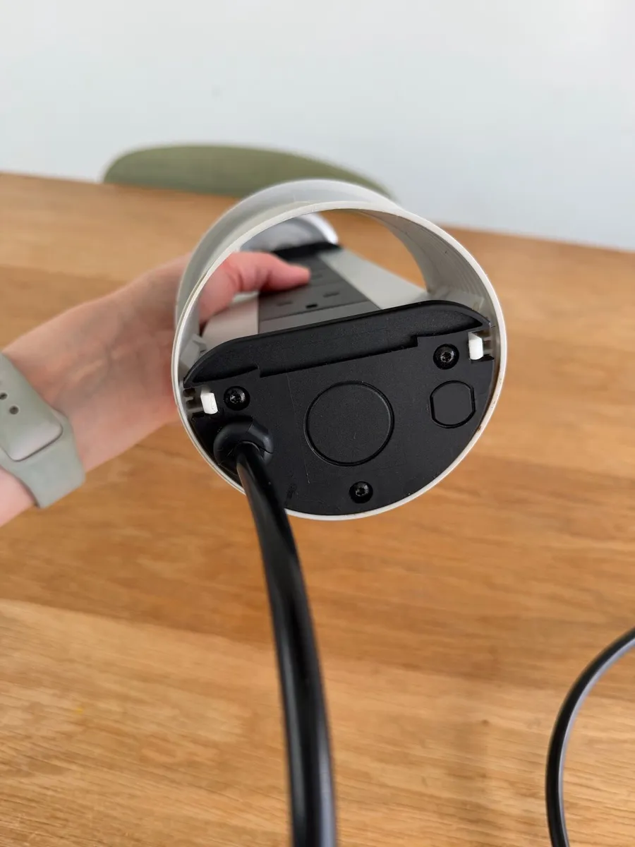 Pop-up power supply/plug unit for kitchen island - Image 4