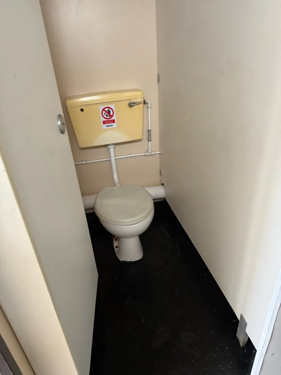 Toilet block - Image 4