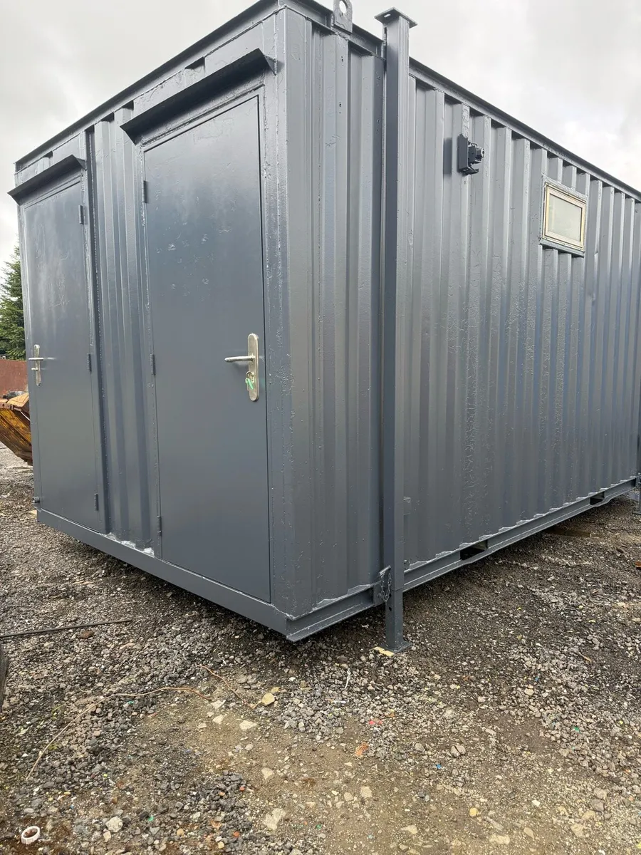 Toilet block - Image 1