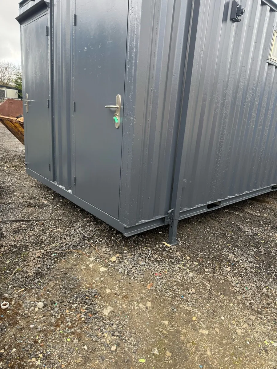 Toilet block - Image 2